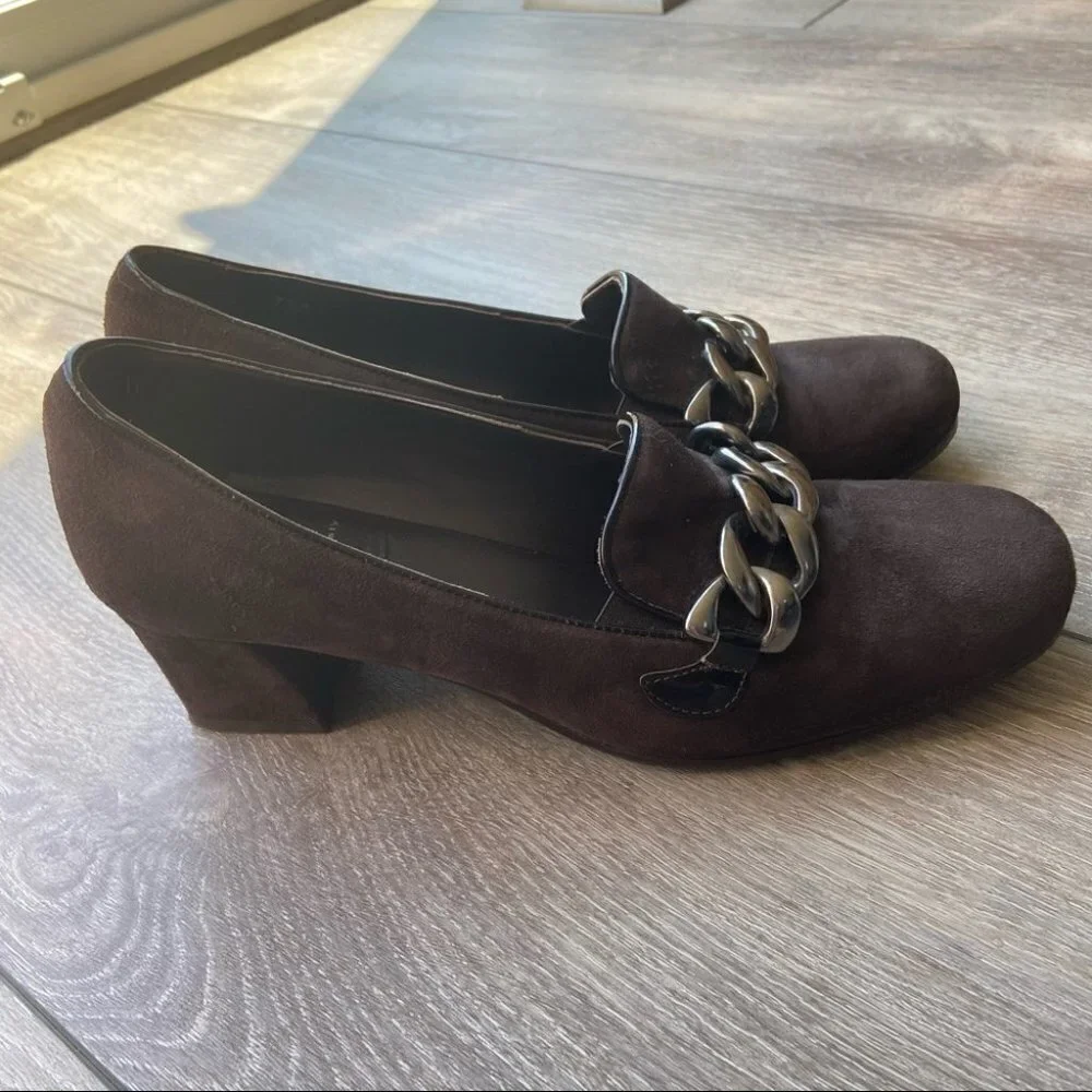 AMALFI BY RANGONI Serge Chain Suede Loafer Pump - Picture 3 of 11